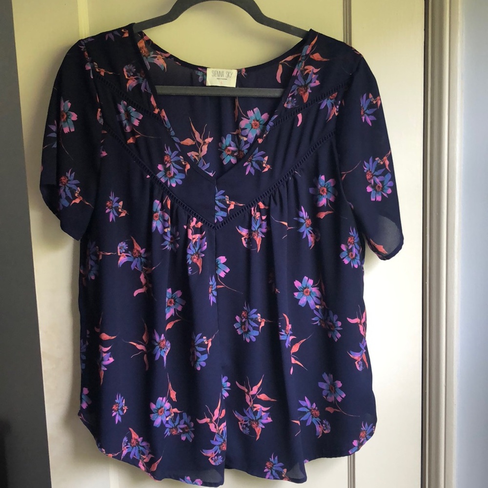 Like New! Nordstrom Sienna Sky Floral Blouse